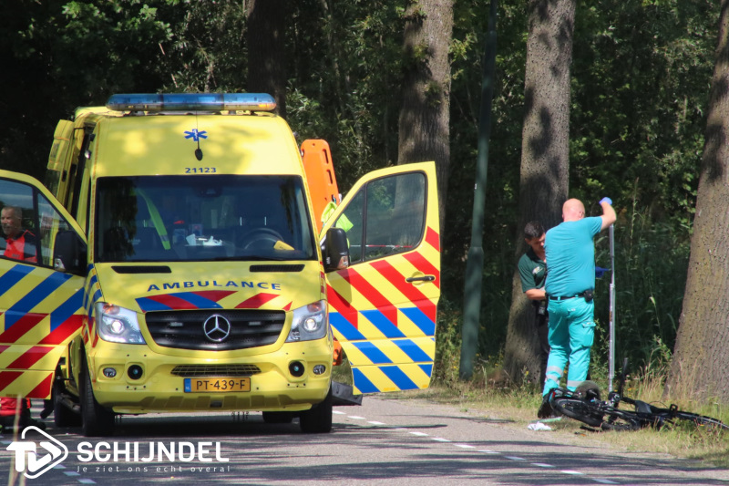 Fietser Overleden Na Aanrijding Door Bestelbus Bestuurder Rijdt Door